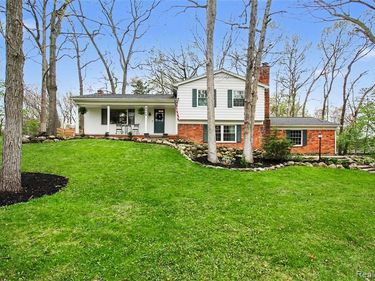 6040 Tall Oak Way, Genoa Twp, MI 48116