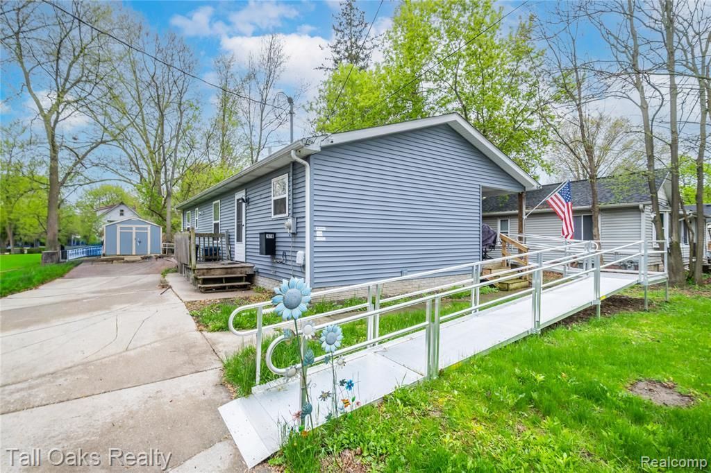 2616 Maryland Avenue, Flint, MI 48506 Main Photo
