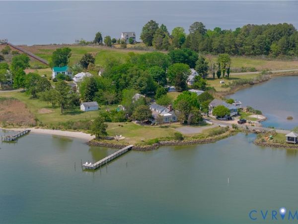 62 Riverside Drive , Lancaster, VA 22503