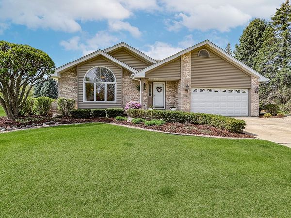 3204 Hickory Creek Drive , New Lenox, IL 60451