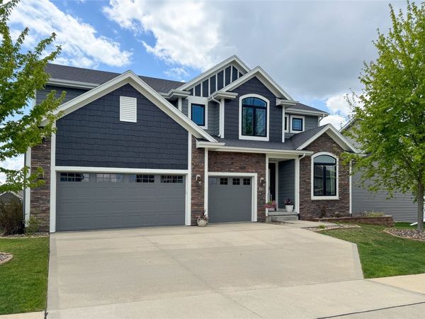210 Dunham Drive, Waukee, IA 50263
