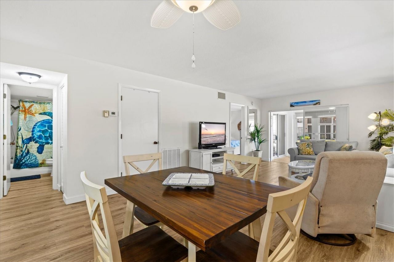 404 Pinebrook Crescent, Unit 4, Venice, FL 34285 Photo