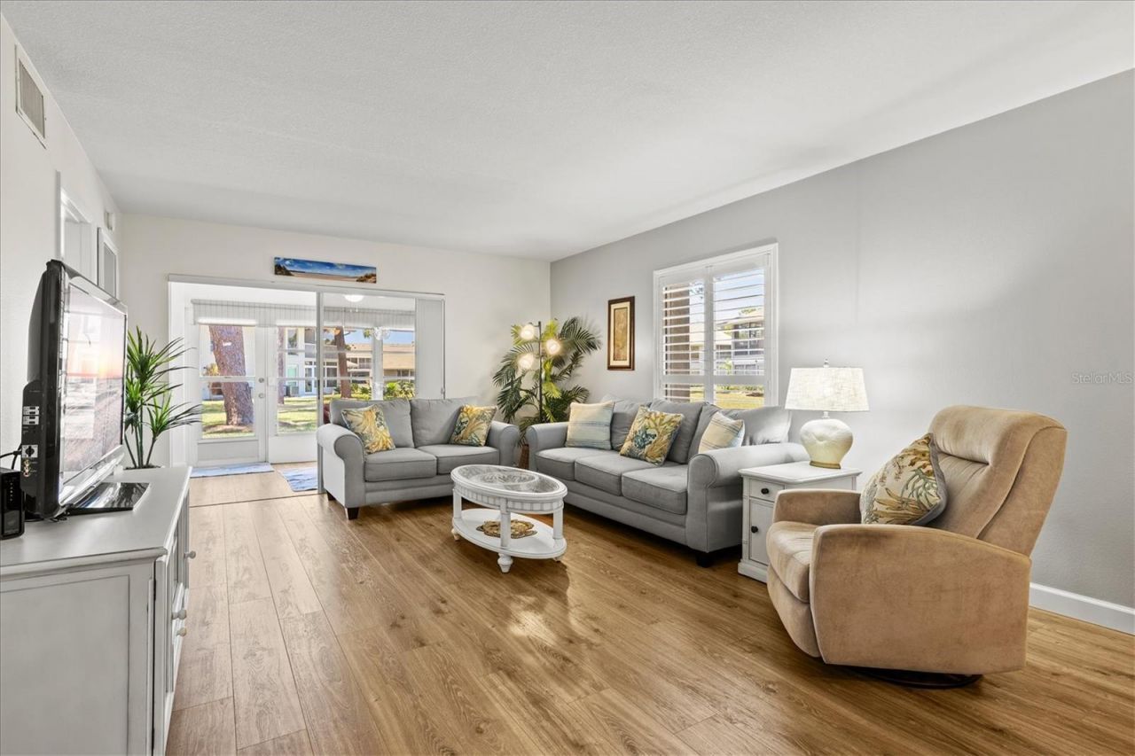 404 Pinebrook Crescent, Unit 4, Venice, FL 34285 Photo