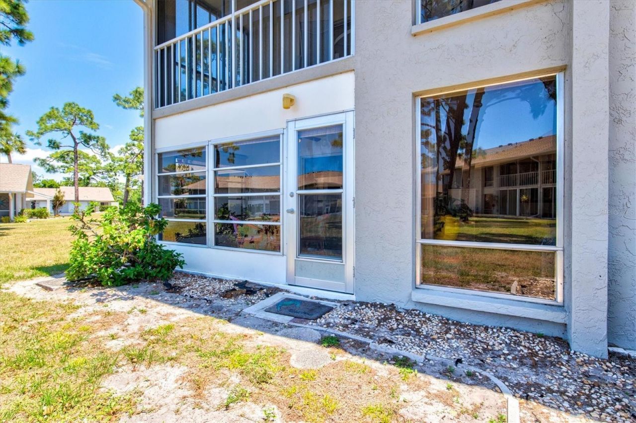 404 Pinebrook Crescent, Unit 4, Venice, FL 34285 Photo