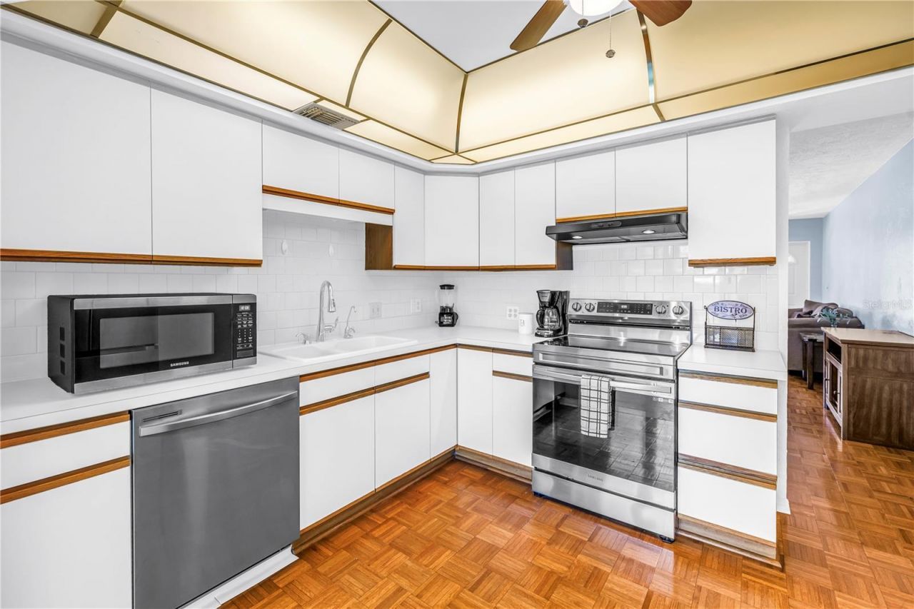 4143 56th Street N, Unit 1006, Kenneth City, FL 33709 Photo