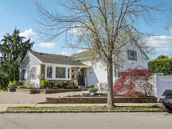 76 S Bay Drive , Massapequa, NY 11758