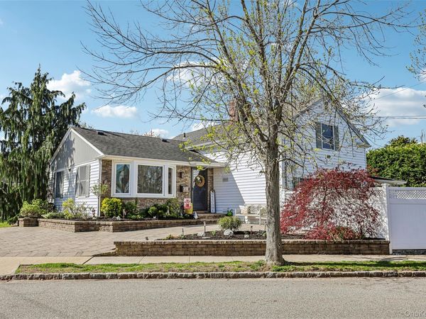 76 S Bay Drive , Massapequa, NY 11758