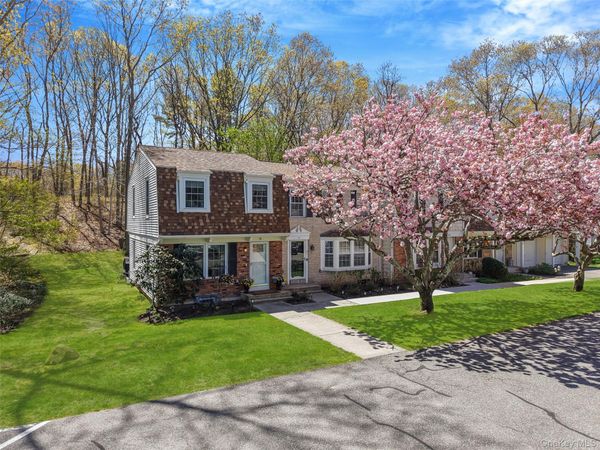 9 Penn Commons, Yaphank, NY 11980