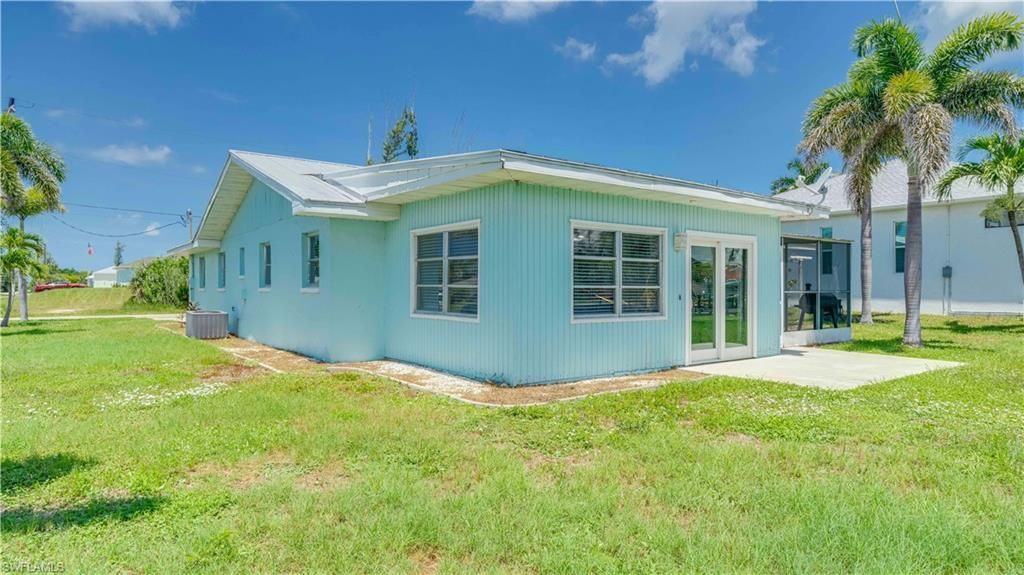 2708 Mangrove St, Saint James City, FL 33956 Photo