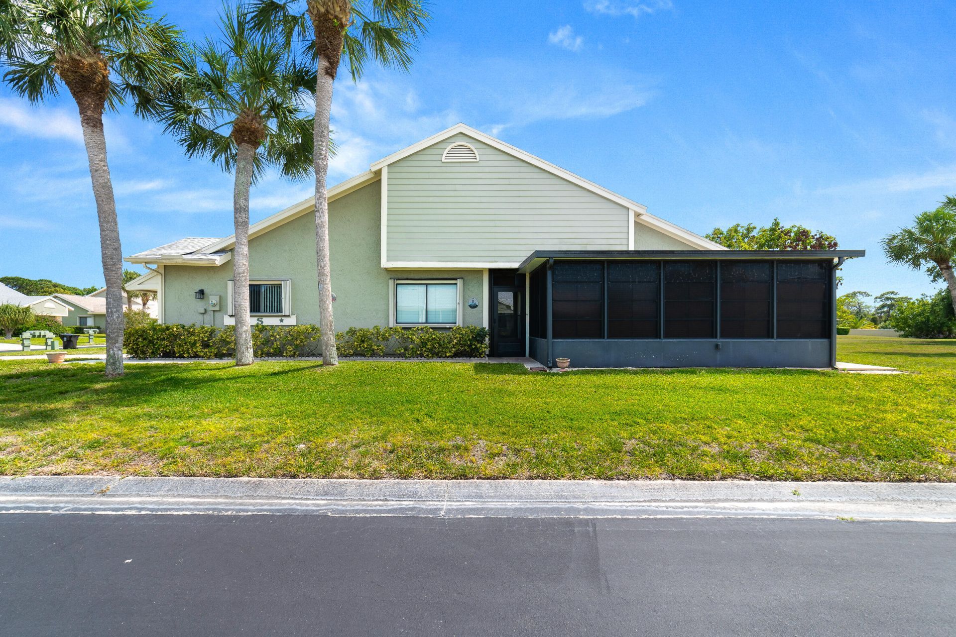 1533 SE Crayrich Court, Port Saint Lucie, FL 34952 Photo