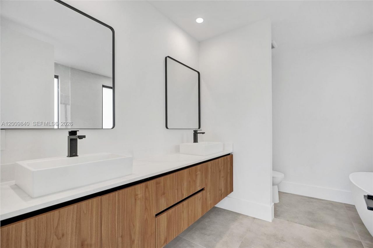 2411 SW 16th Terrace , Unit A, Miami, FL 33145 Photo