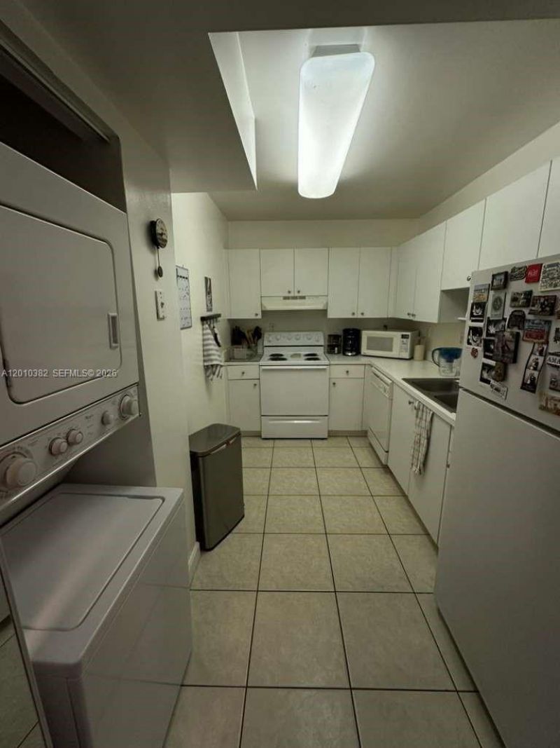 8261 NW 8th St, Unit 423, Miami, FL 33126 Photo