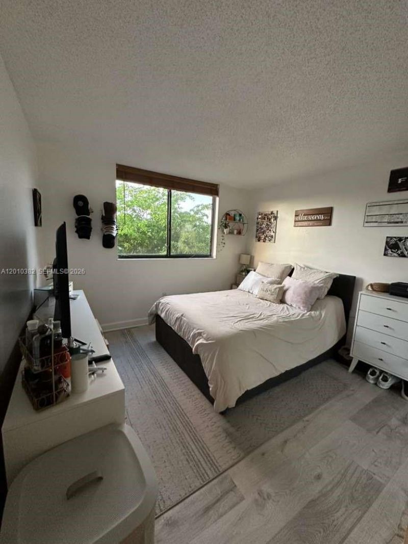 8261 NW 8th St, Unit 423, Miami, FL 33126 Photo