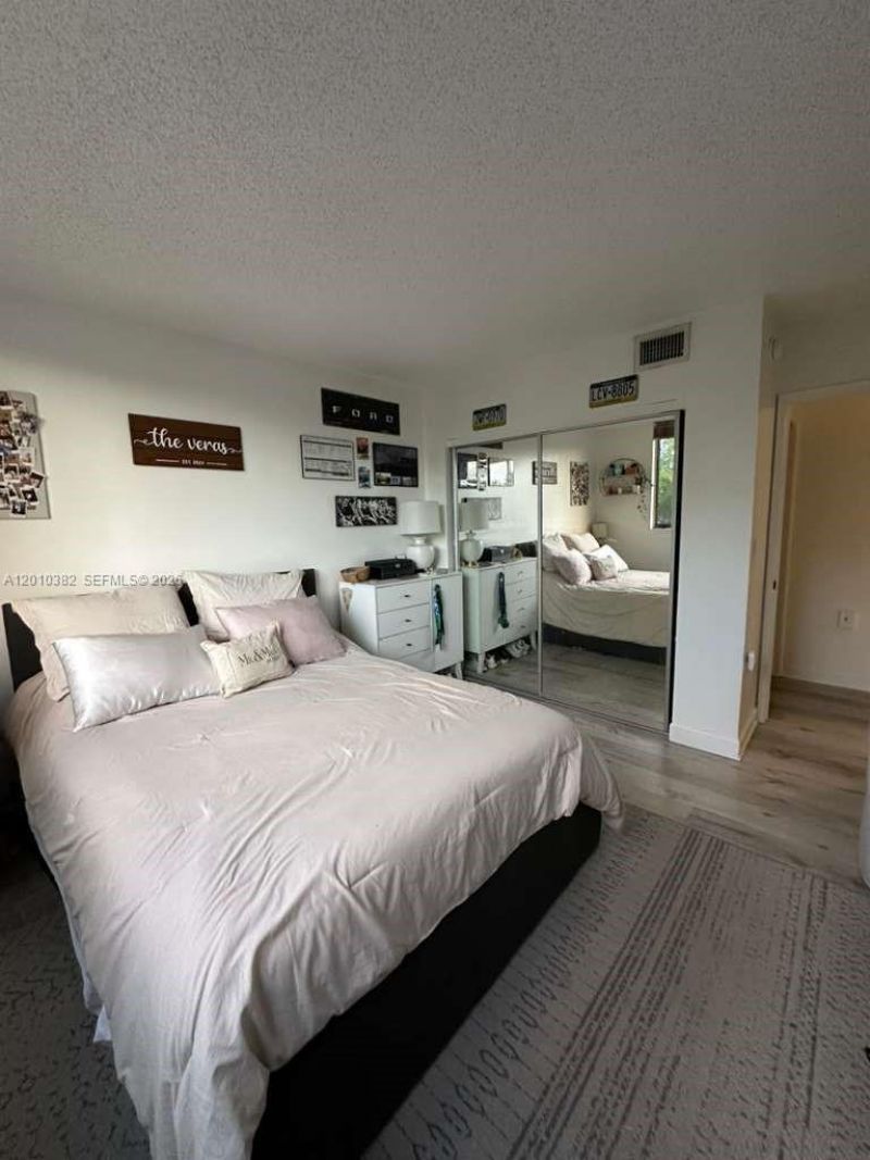 8261 NW 8th St, Unit 423, Miami, FL 33126 Photo
