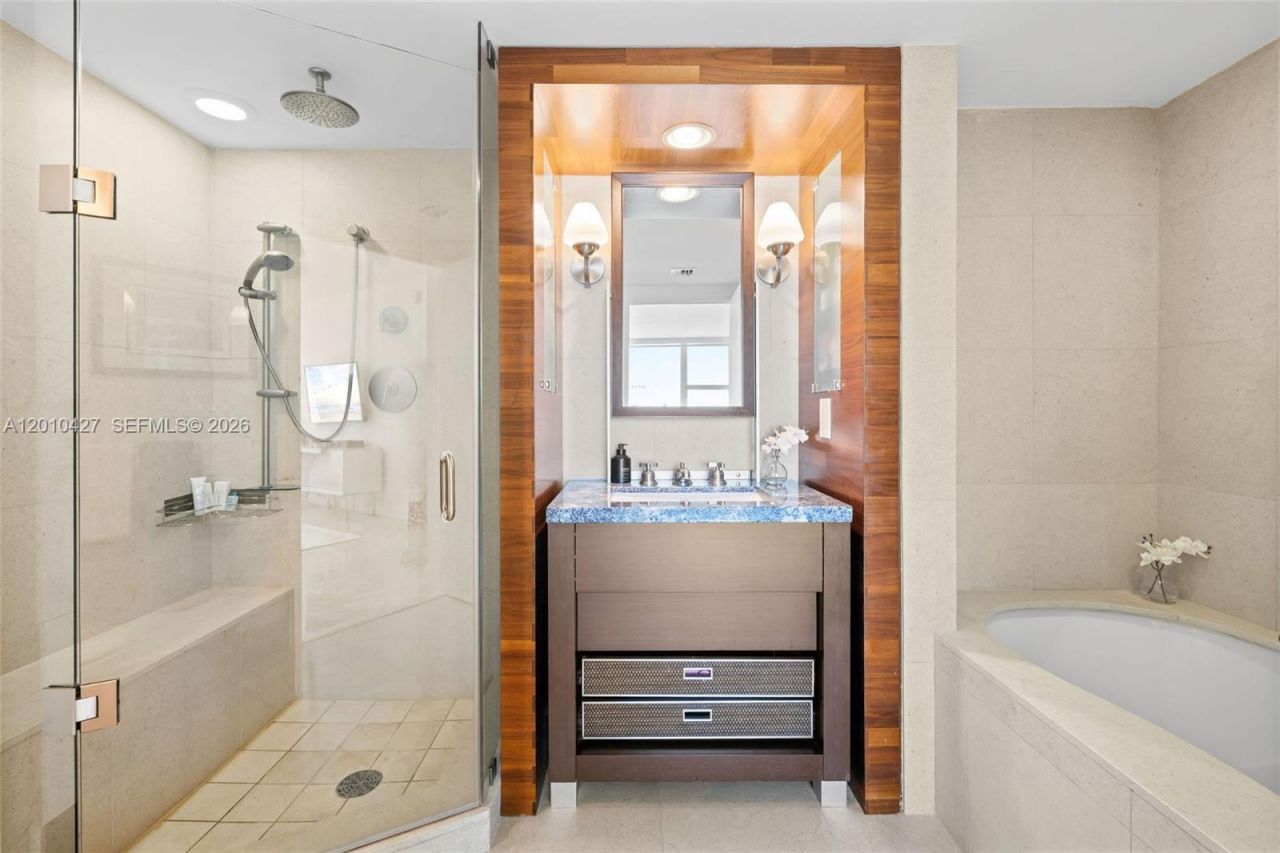 6801 Collins , Unit 1215, Miami Beach, FL 33141 Photo