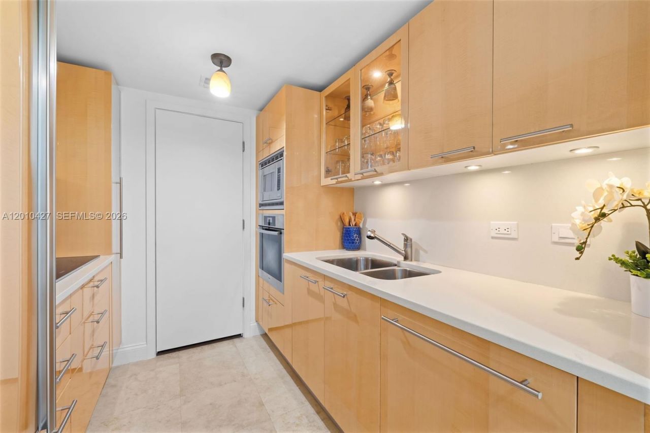 6801 Collins , Unit 1215, Miami Beach, FL 33141 Photo