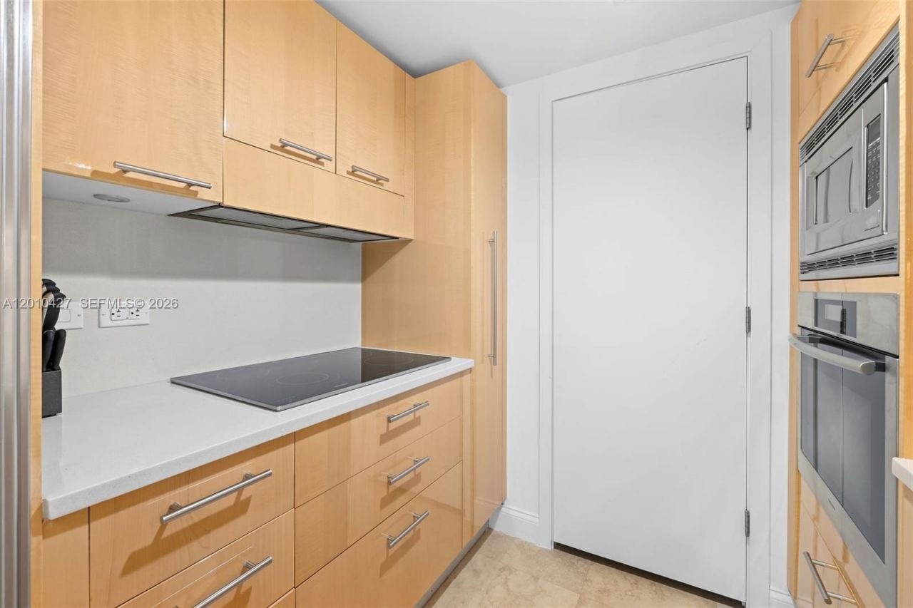 6801 Collins , Unit 1215, Miami Beach, FL 33141 Photo