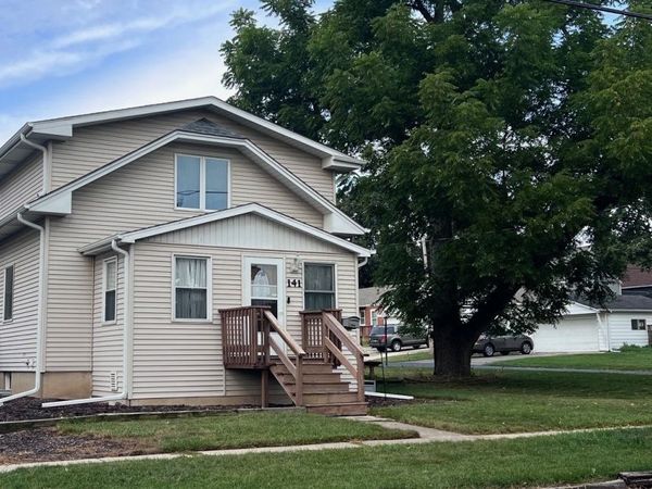 141 N Lord Avenue , Carpentersville, IL 60110