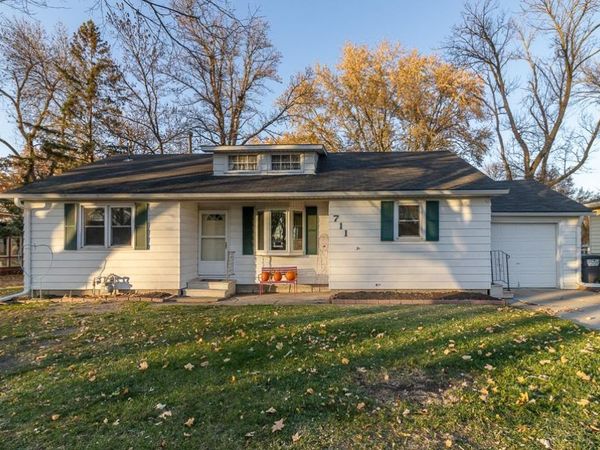 711 E Blue Earth Street, Lake Crystal, MN 56055