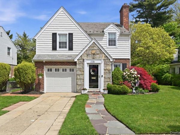 52 Wisteria Avenue , Mineola, NY 11501