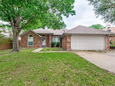 721 Deauville Drive , Fort Worth, TX 76108