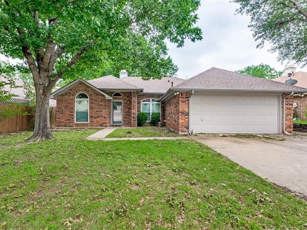 721 Deauville Drive , Fort Worth, TX 76108