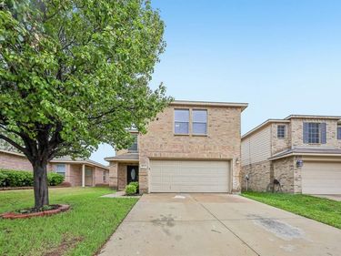 8820 Valley River Drive, Fort Worth, TX 76244