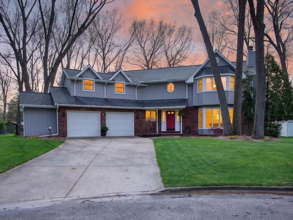 5217 S Broadmoor Street, Jackson, MI 49201