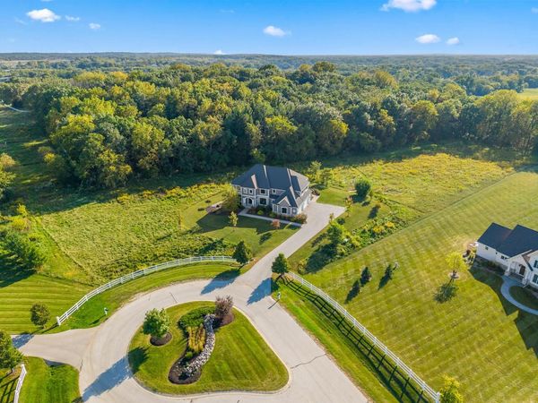 W339S271 Foxtail COURT, Oconomowoc, WI 53066