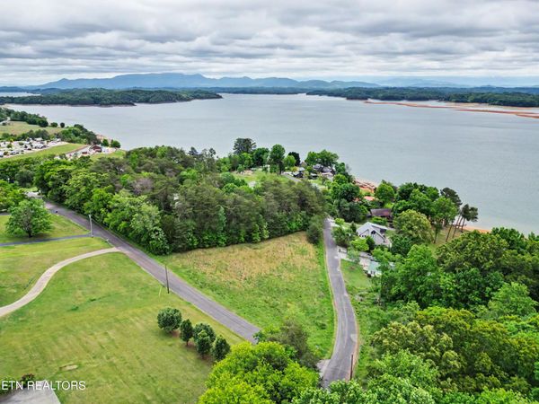 1107 Evergreen Tr, Dandridge, TN 37725