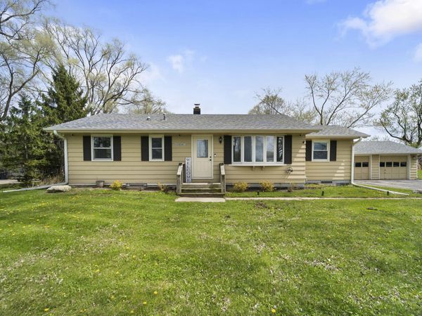 W229S8610 Big Bend Dr, Vernon, WI 53103