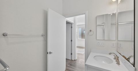 272 Box Ln, Sacramento, CA 95818 Photo