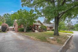 3321 Devereaux Road  photo 4