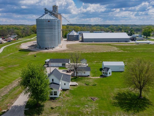 402 S Vine Street, Cambridge, IA 50046