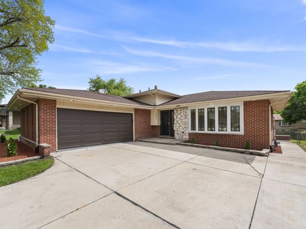 10403 Broadmoor Drive , Palos Hills, IL 60465