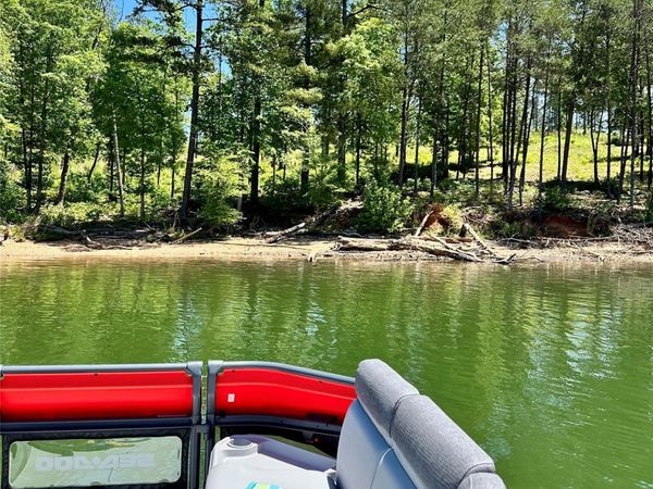 2960 Jumping Run , Connelly Springs, NC 28612