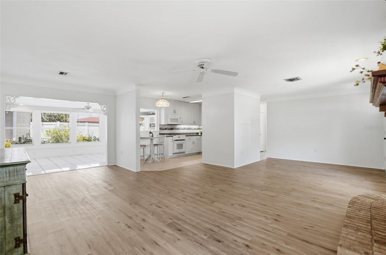 5941 49th Avenue N, Kenneth City, FL 33709 Photo