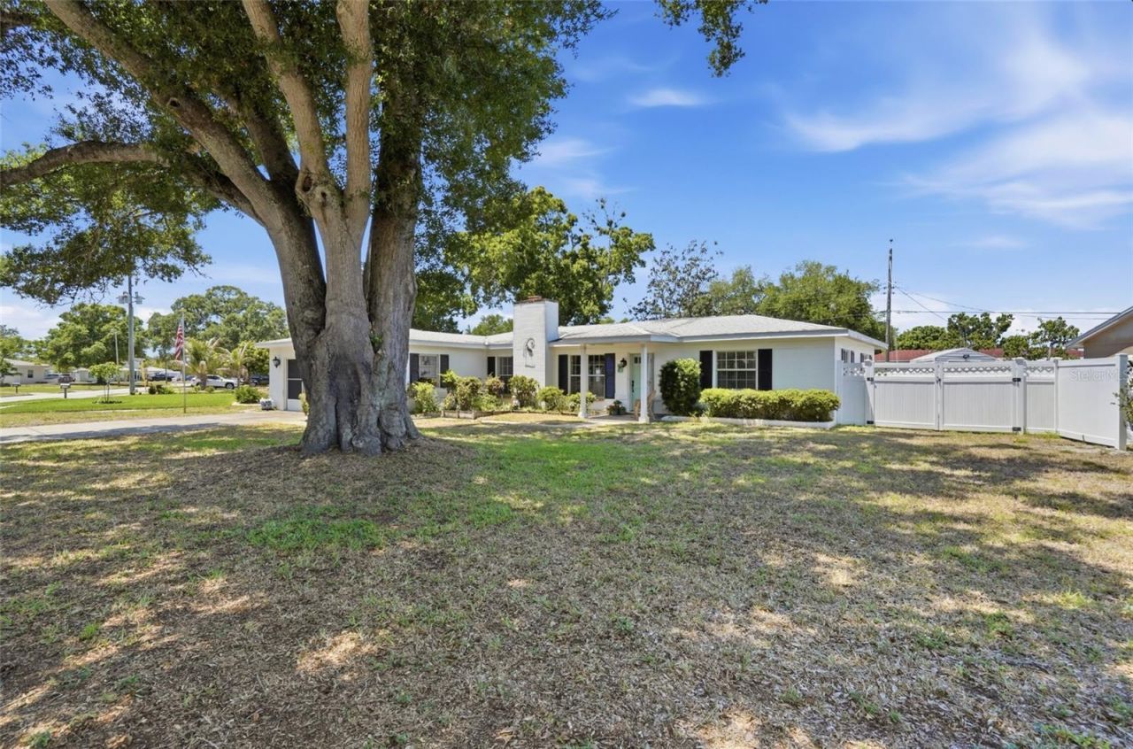 5941 49th Avenue N, Kenneth City, FL 33709 Photo