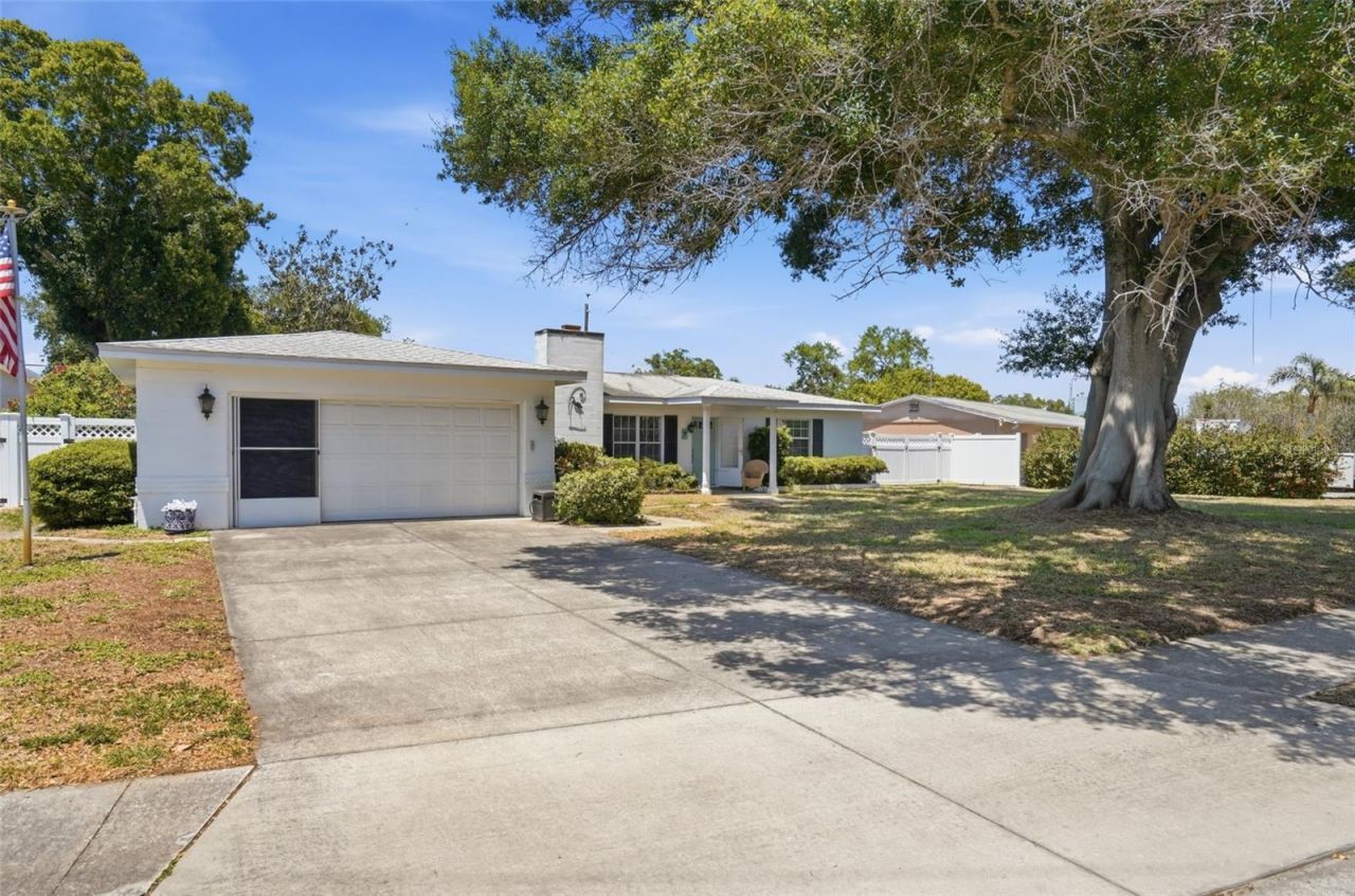 5941 49th Avenue N, Kenneth City, FL 33709 Photo