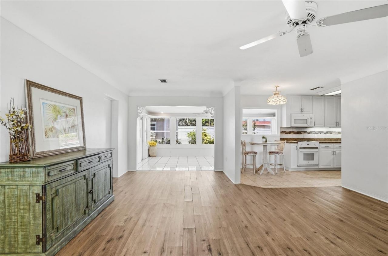 5941 49th Avenue N, Kenneth City, FL 33709 Photo