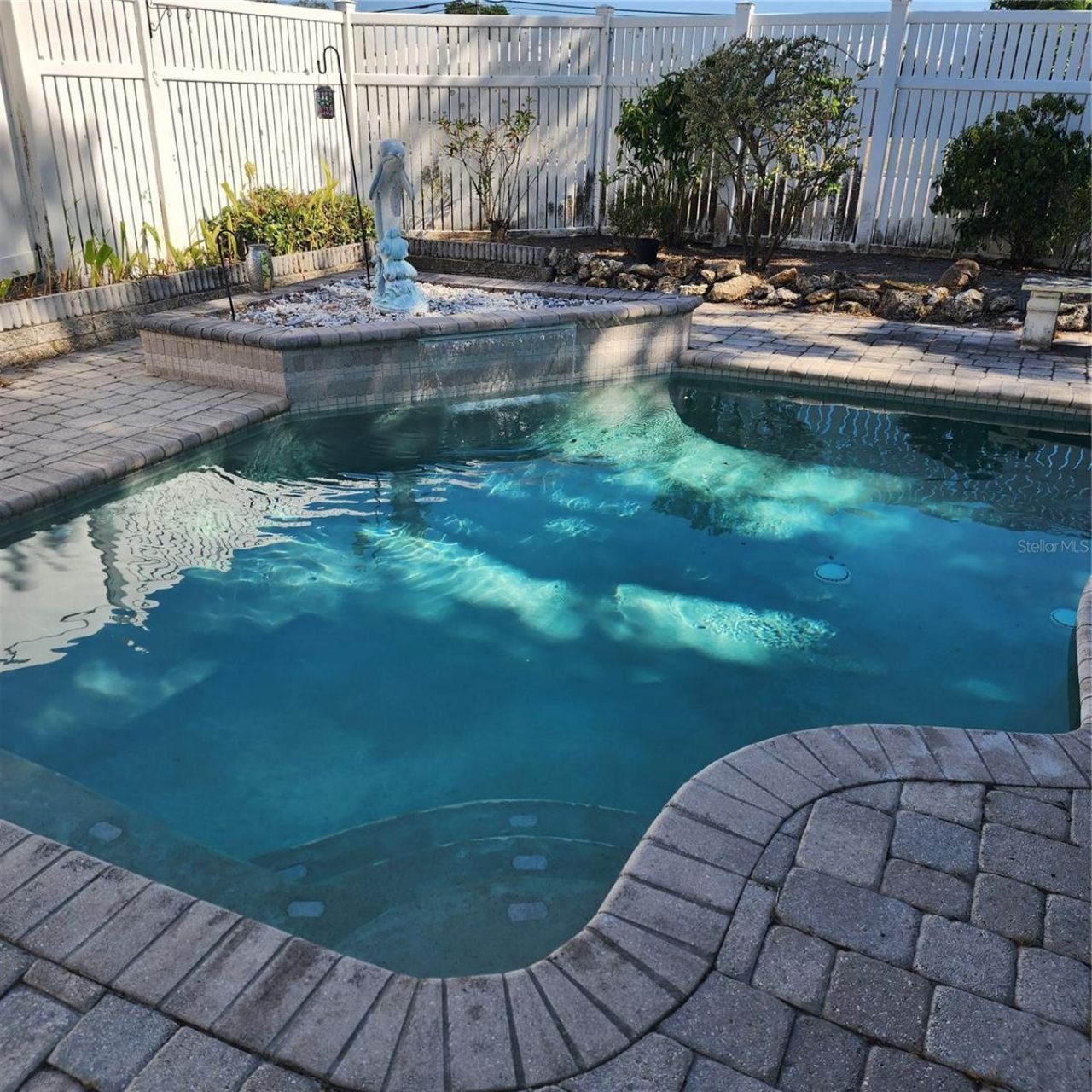 14492 Oakglen Drive N, Largo, FL 33774 Photo
