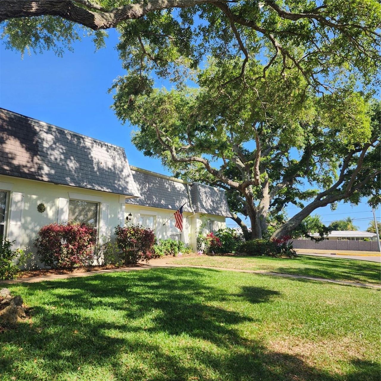 14492 Oakglen Drive N, Largo, FL 33774 Photo