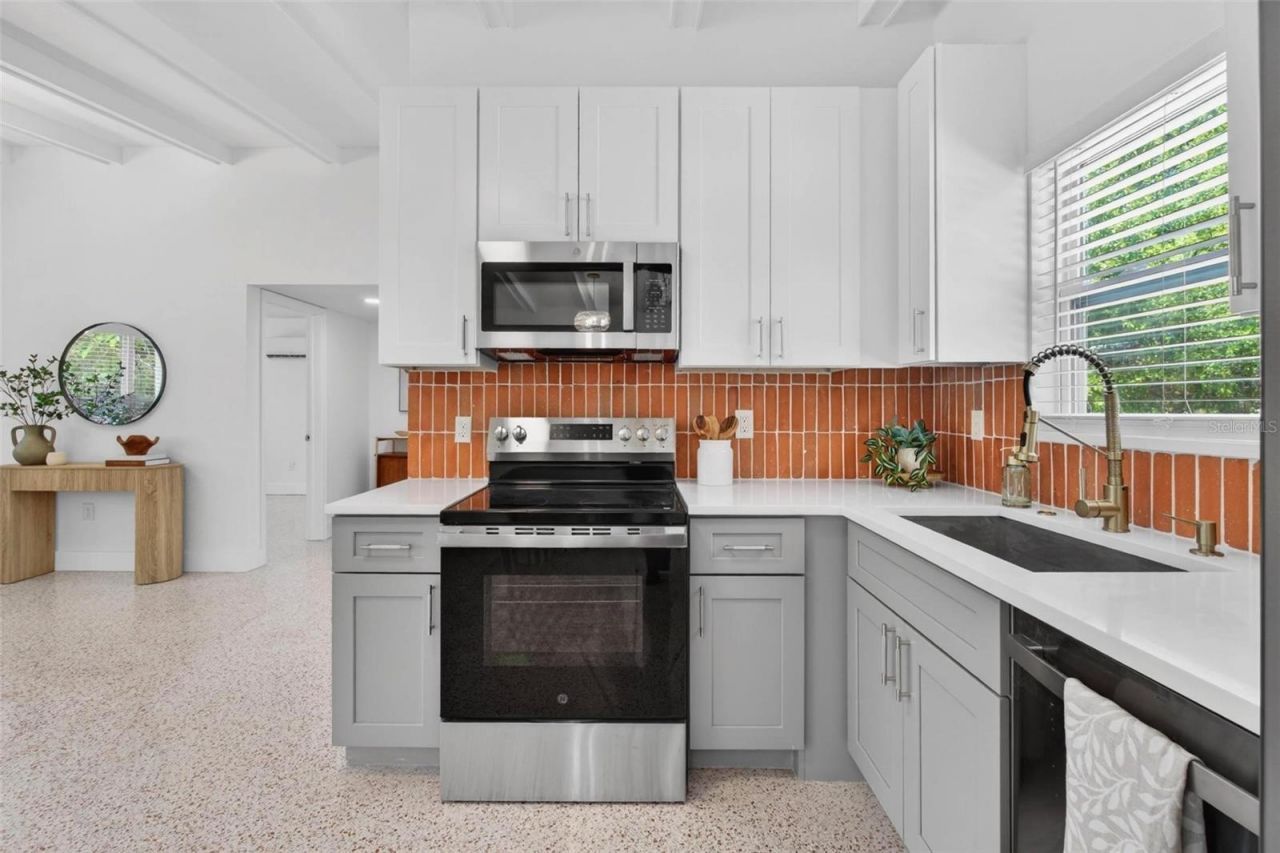 4029 3rd Avenue S, Saint Petersburg, FL 33711 Photo