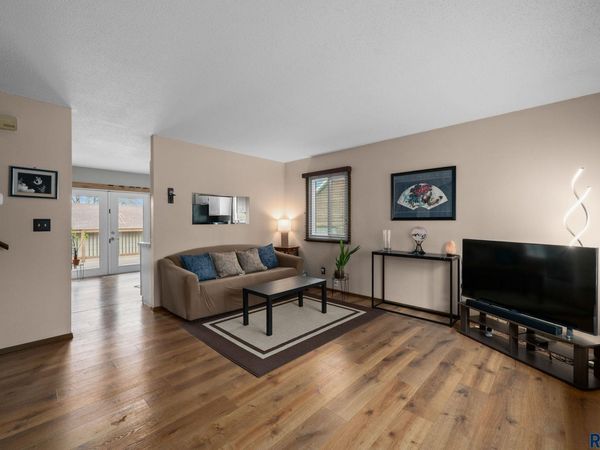 2427 S Center Ave, Sioux Falls, SD 57105
