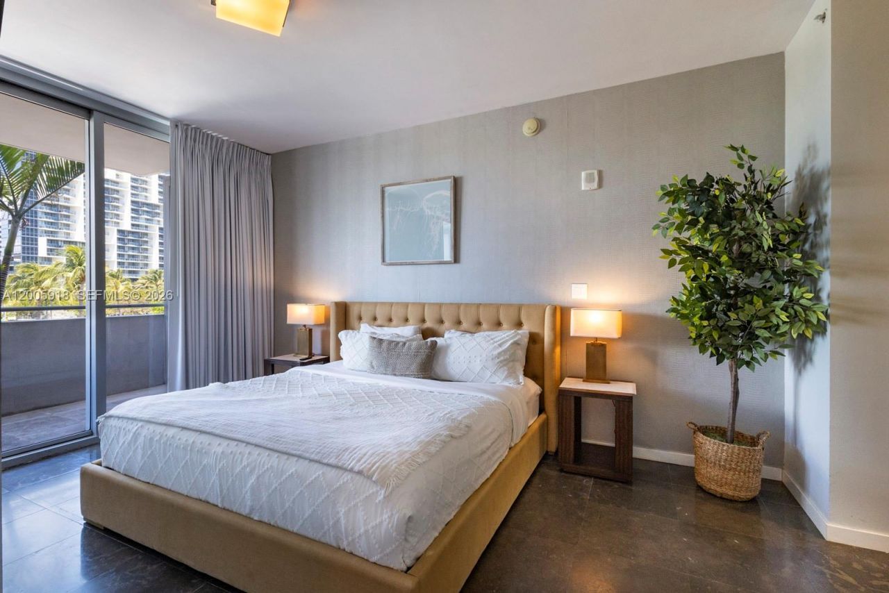 220 21st St , Unit 303, Miami Beach, FL 33139 Photo