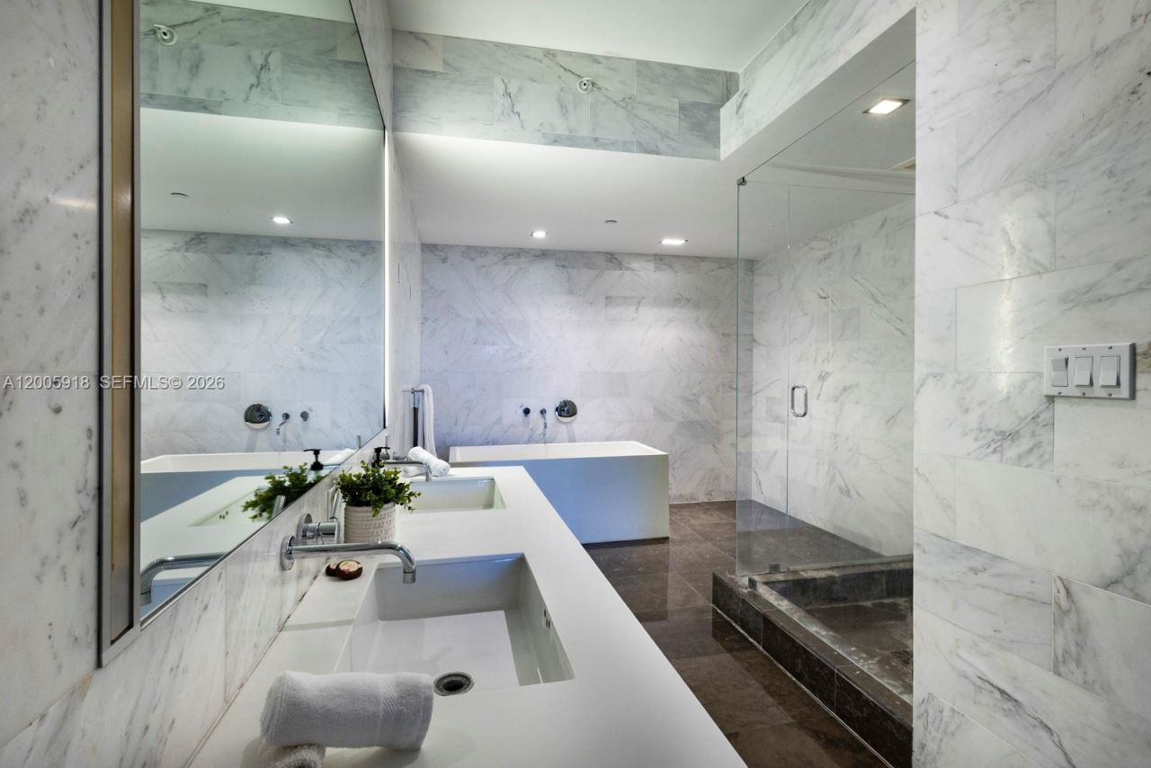 220 21st St , Unit 303, Miami Beach, FL 33139 Photo