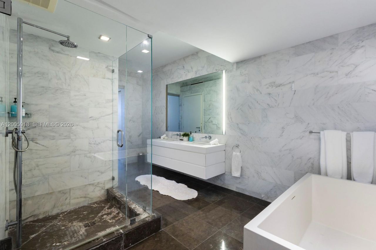 220 21st St , Unit 303, Miami Beach, FL 33139 Photo