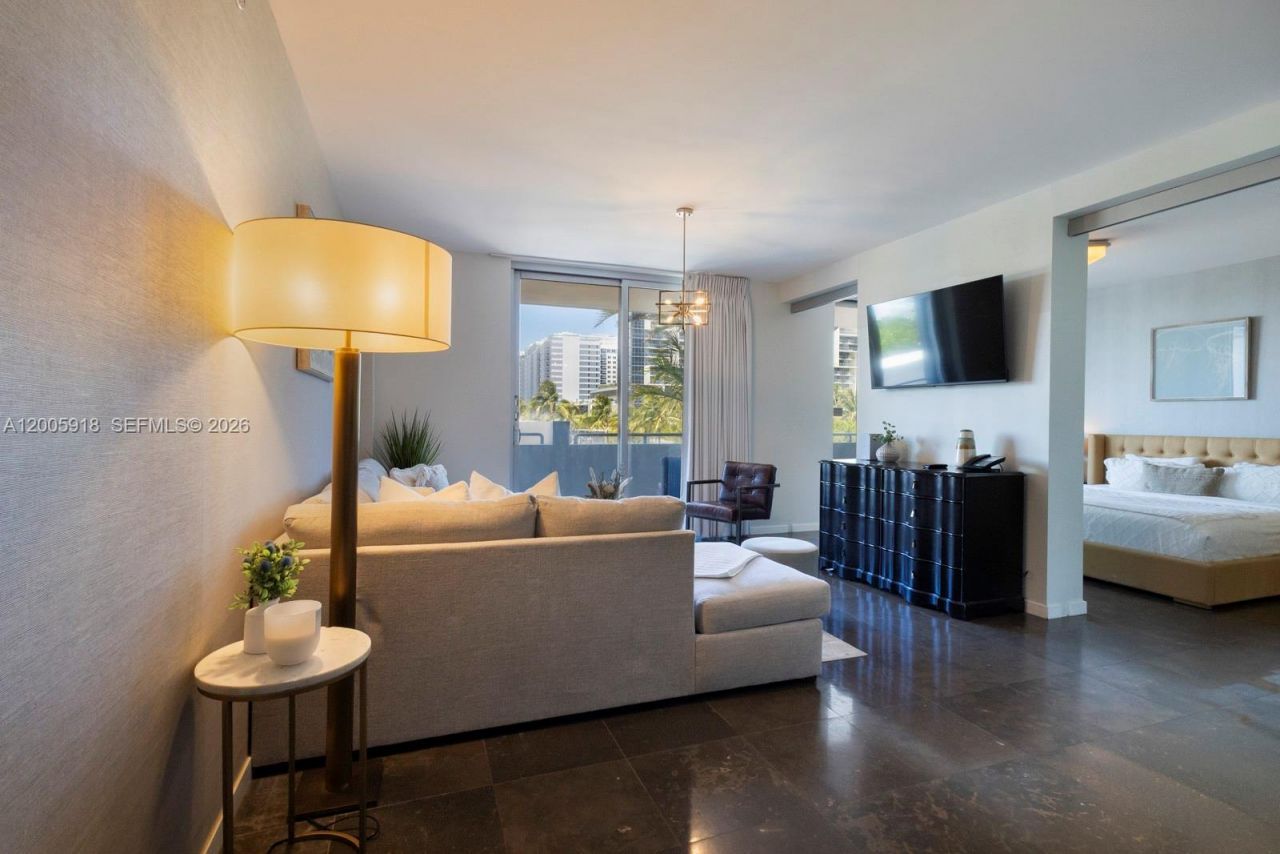 220 21st St , Unit 303, Miami Beach, FL 33139 Photo
