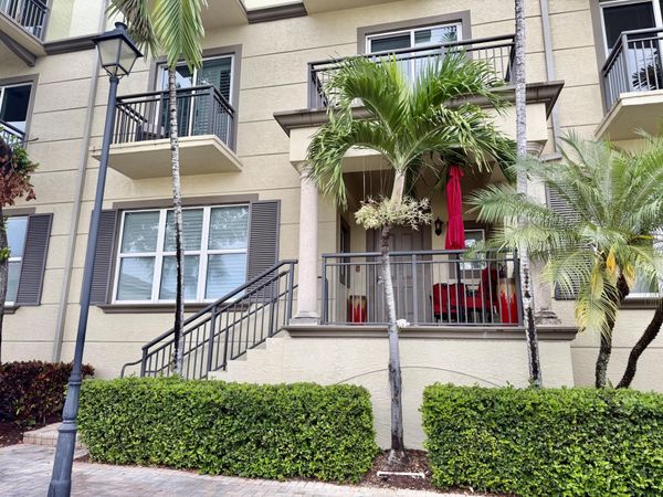2625 NE 14th Avenue, Unit 114, Wilton Manors, FL 33334