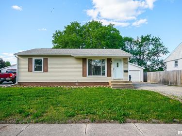 1836 COLUMBUS Drive, Pekin, IL 61554